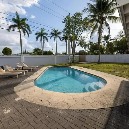 Relax Unwind: 4Br Home W Pool In Hollywood